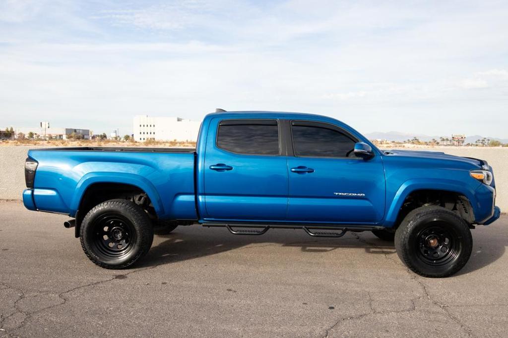 2018 Toyota Tacoma TRD Sport photo 6