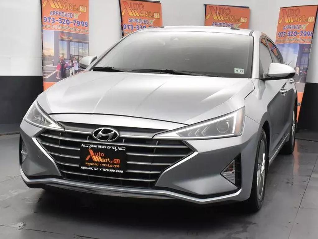 Hyundai Elantra's photo