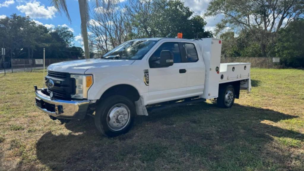 Used 2017 Ford F-350 Super Duty XL with VIN 1FD7X3B68HEC56670 for sale in West Palm Beach, FL