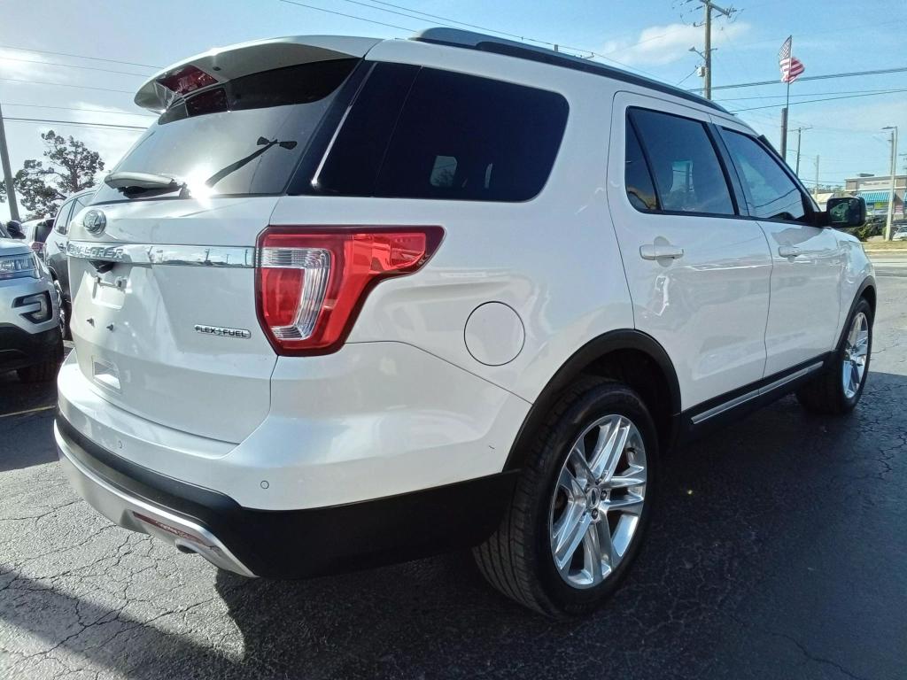 2016 Ford Explorer XLT photo 5