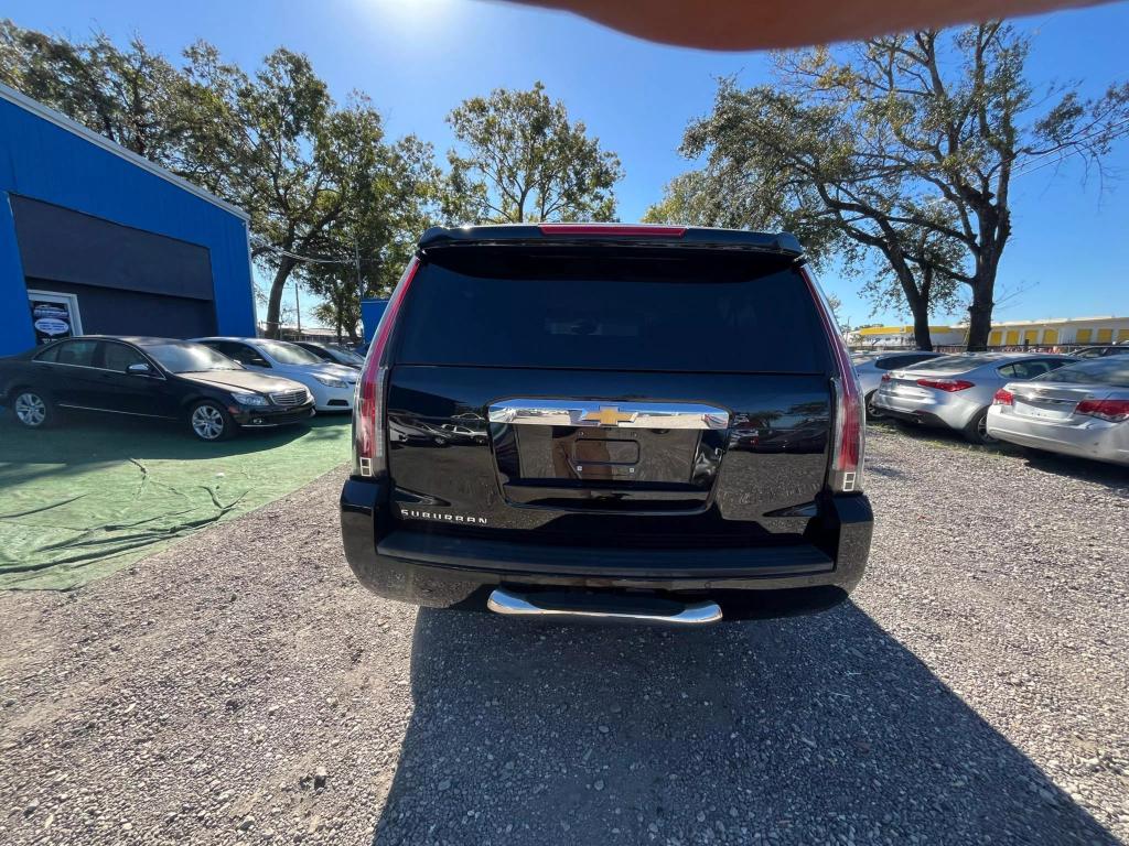 2019 Chevrolet Suburban LT photo 7