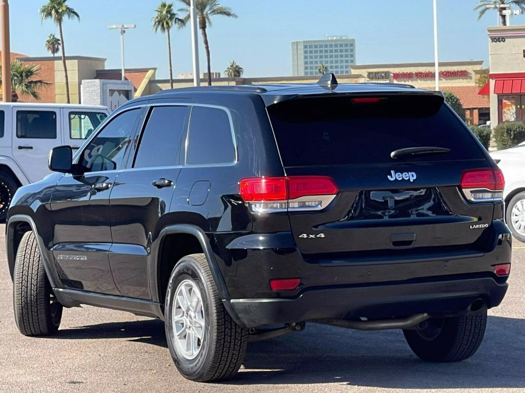 2018 Jeep Grand Cherokee Laredo photo 3