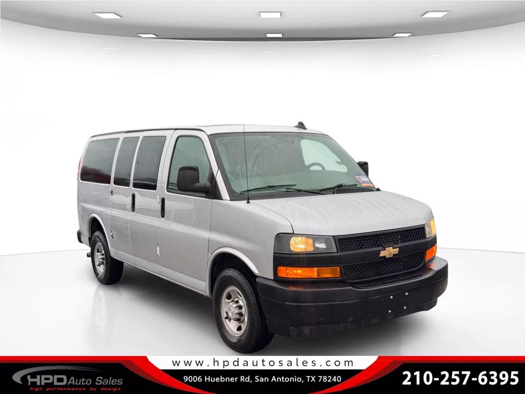 Chevrolet Express Passenger's photo