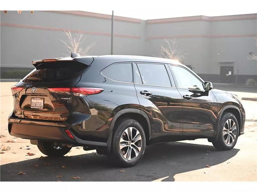 2021 Toyota Highlander XLE photo 7