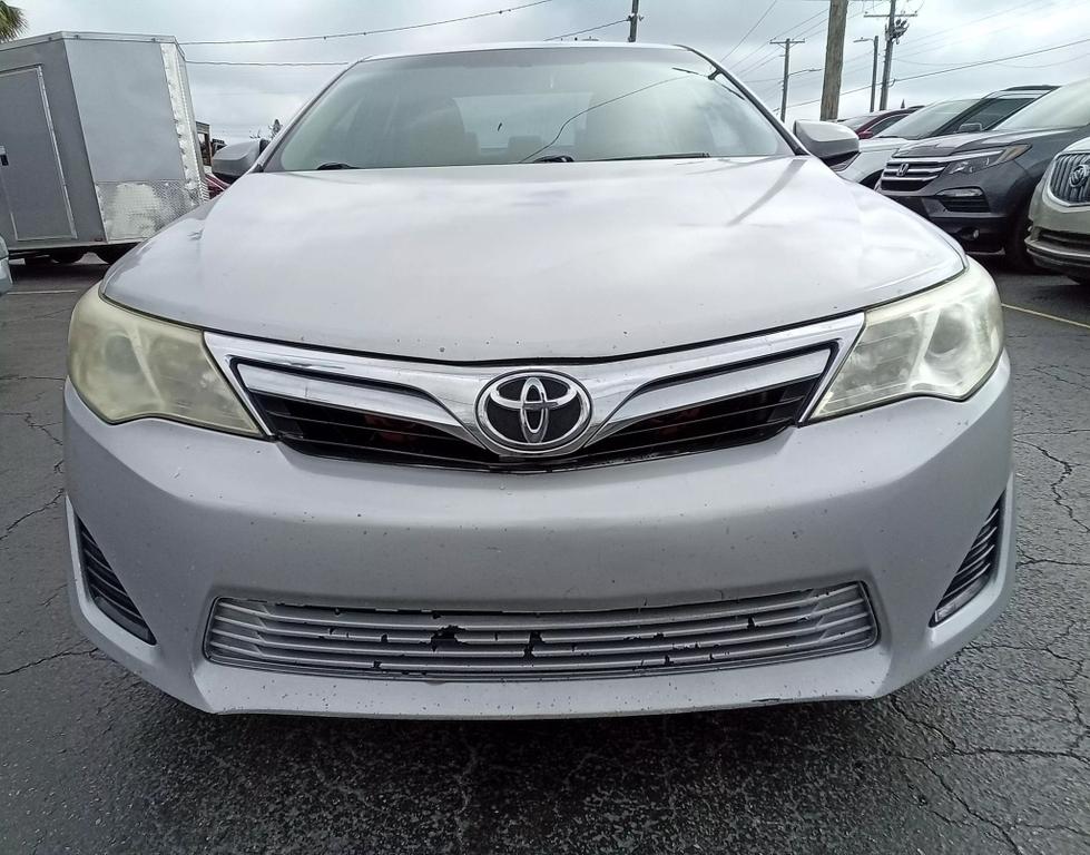 2012 Toyota Camry SE photo 3