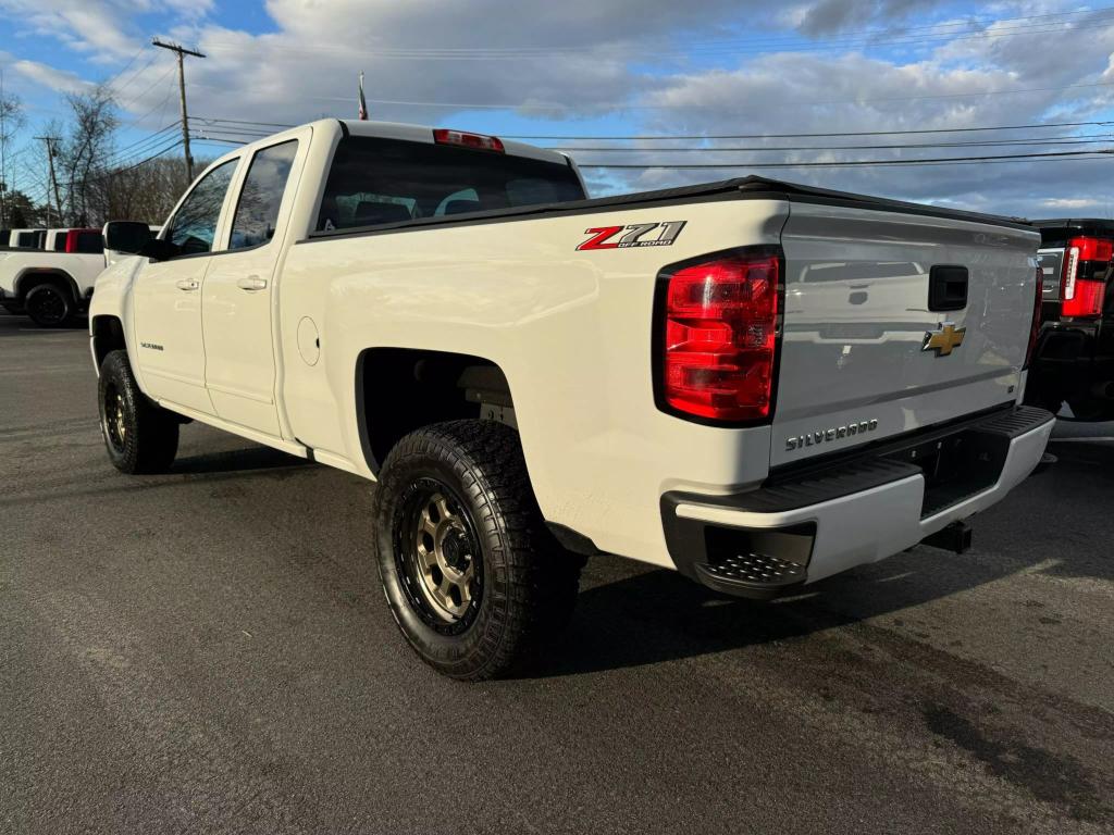 2018 Chevrolet Silverado 1500 LT photo 6