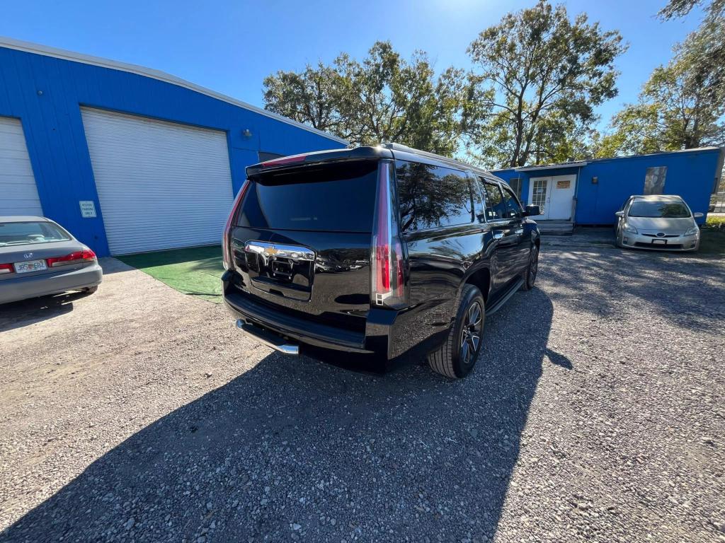 2019 Chevrolet Suburban LT photo 6