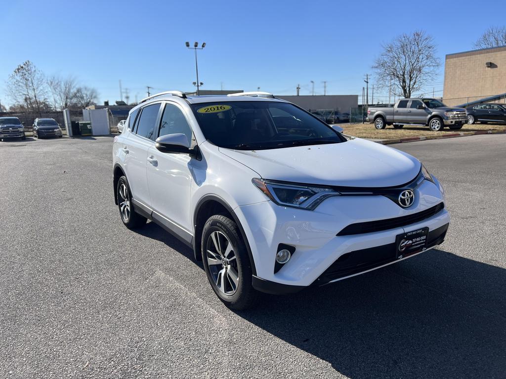 2016 Toyota RAV4 XLE photo 6