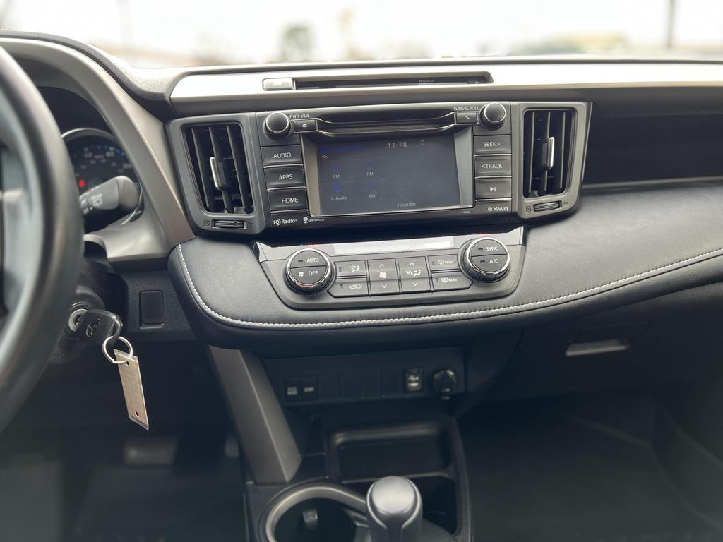 2016 Toyota RAV4 XLE photo 28