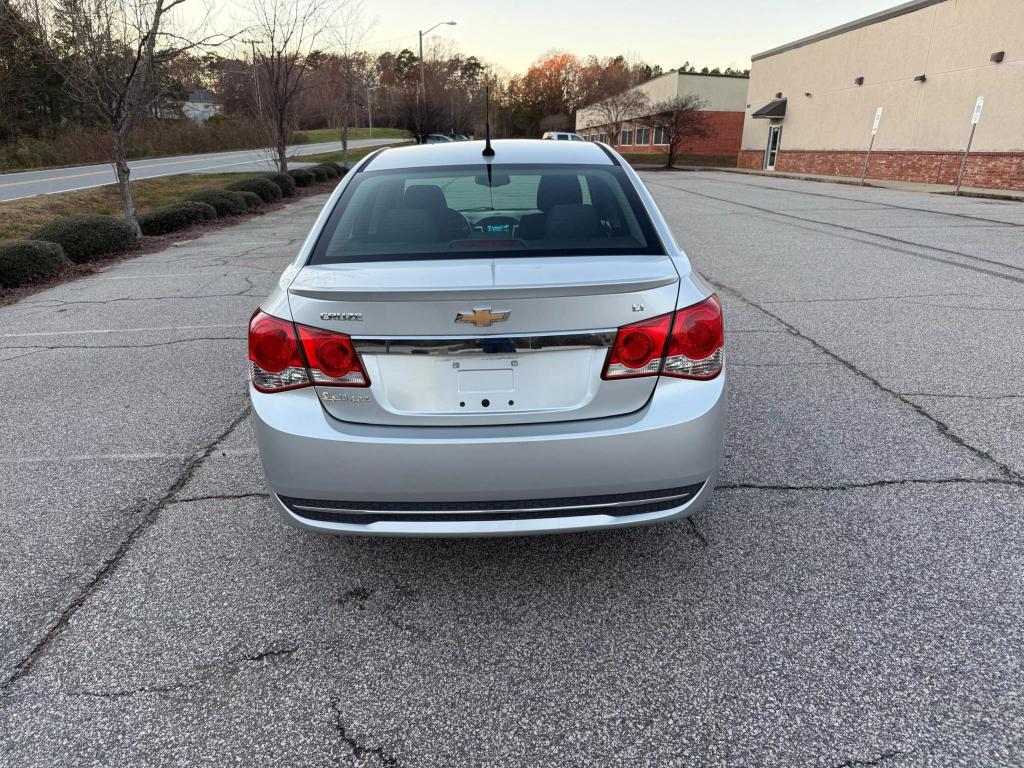 2011 Chevrolet Cruze 1LT photo 4