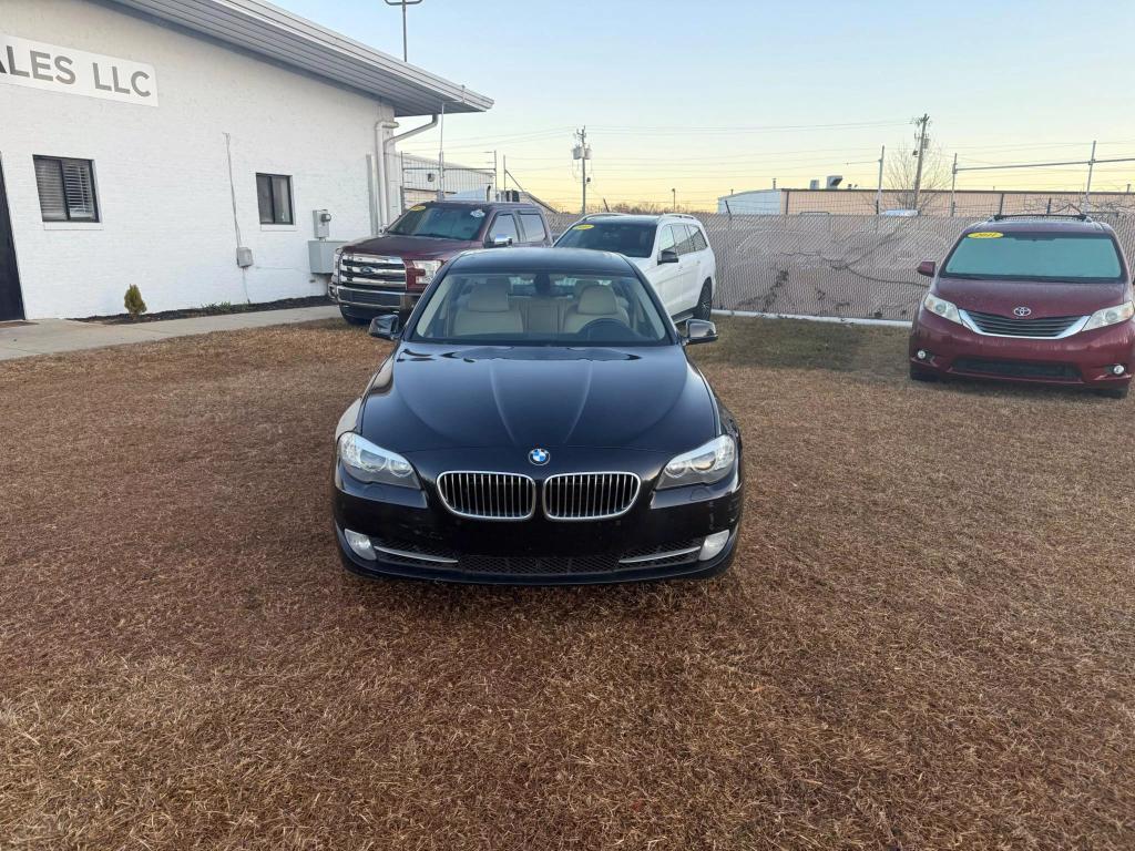 2011 BMW 5 Series 550i photo 5