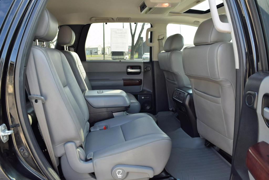 2011 Toyota Sequoia Platinum photo 13