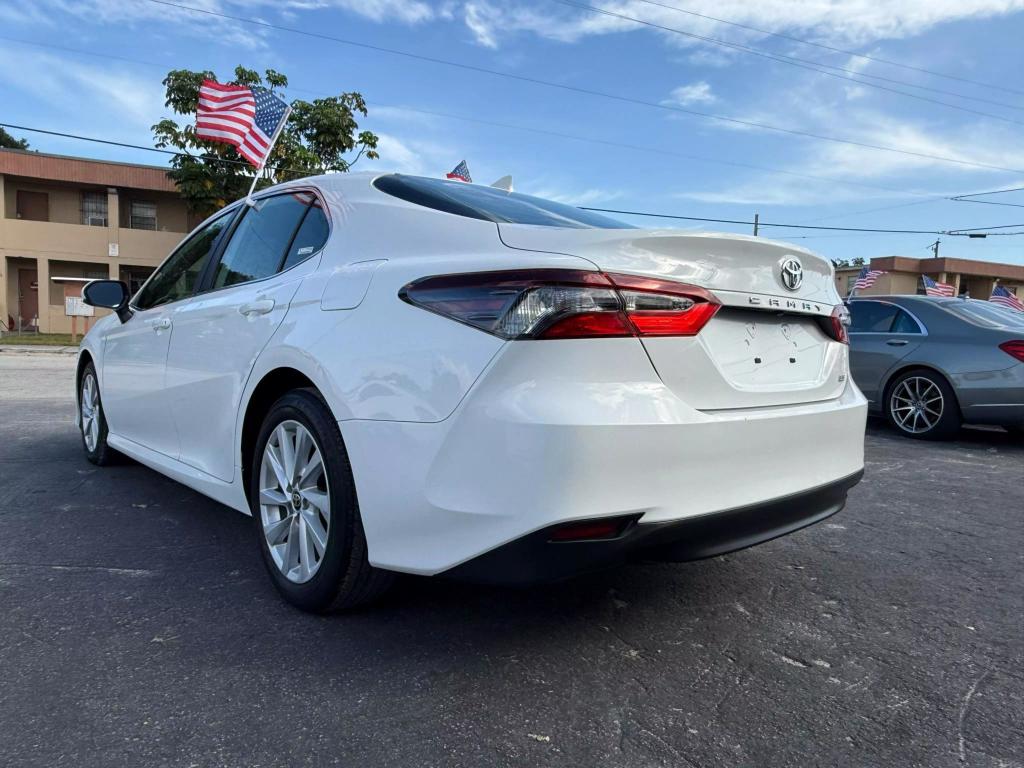 2022 Toyota Camry LE photo 11