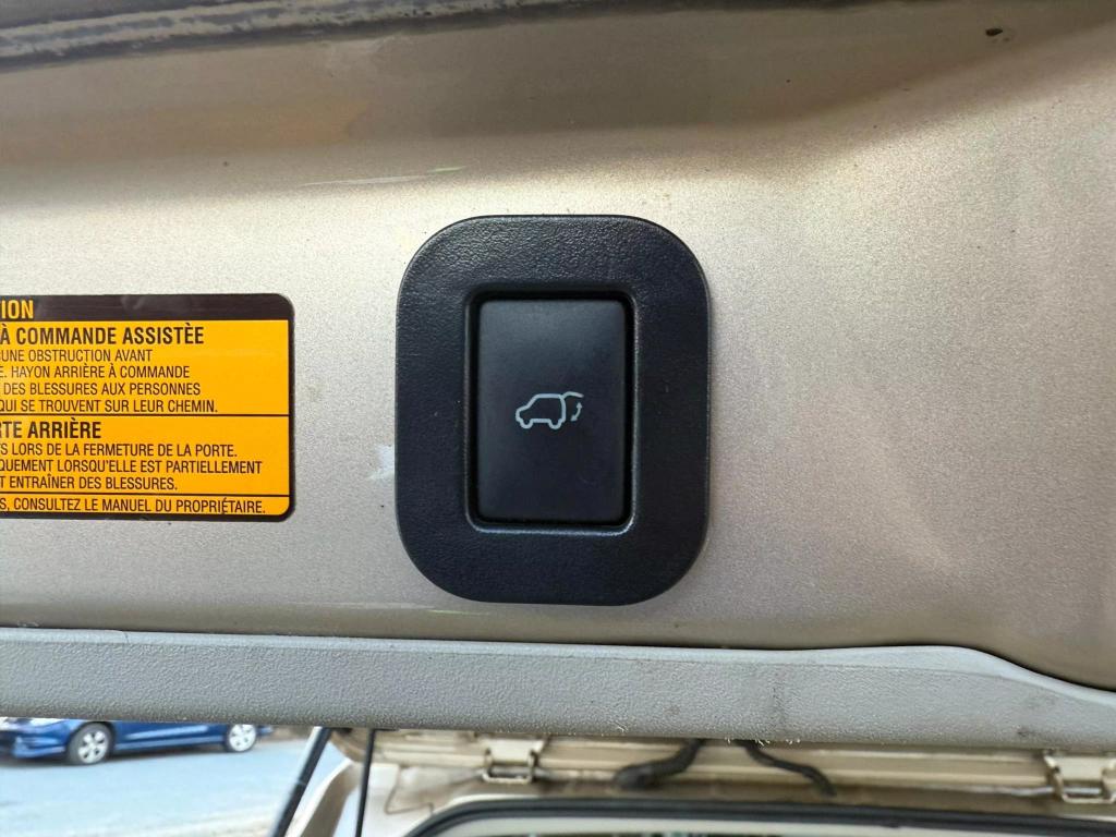 2011 Toyota Sienna XLE photo 19