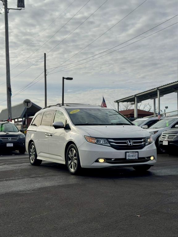 2016 Honda Odyssey Touring photo 3