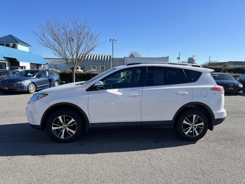 2016 Toyota RAV4 XLE photo 3