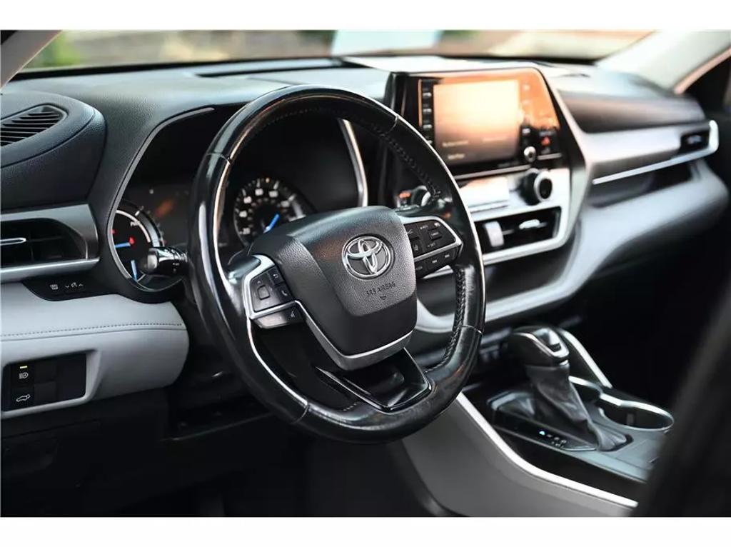 2021 Toyota Highlander XLE photo 28