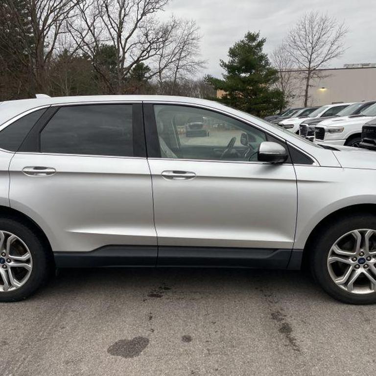 2018 Ford Edge Titanium photo 2