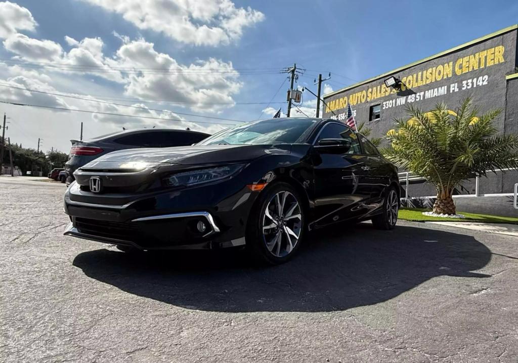 2019 Honda Civic Touring photo 3