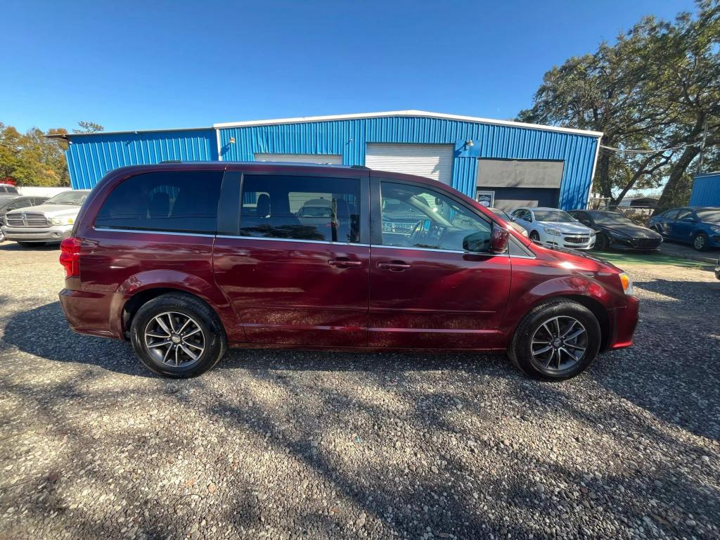 2017 Dodge Grand Caravan SXT photo 5