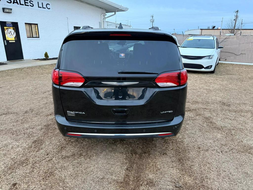 2017 Chrysler Pacifica Limited photo 6