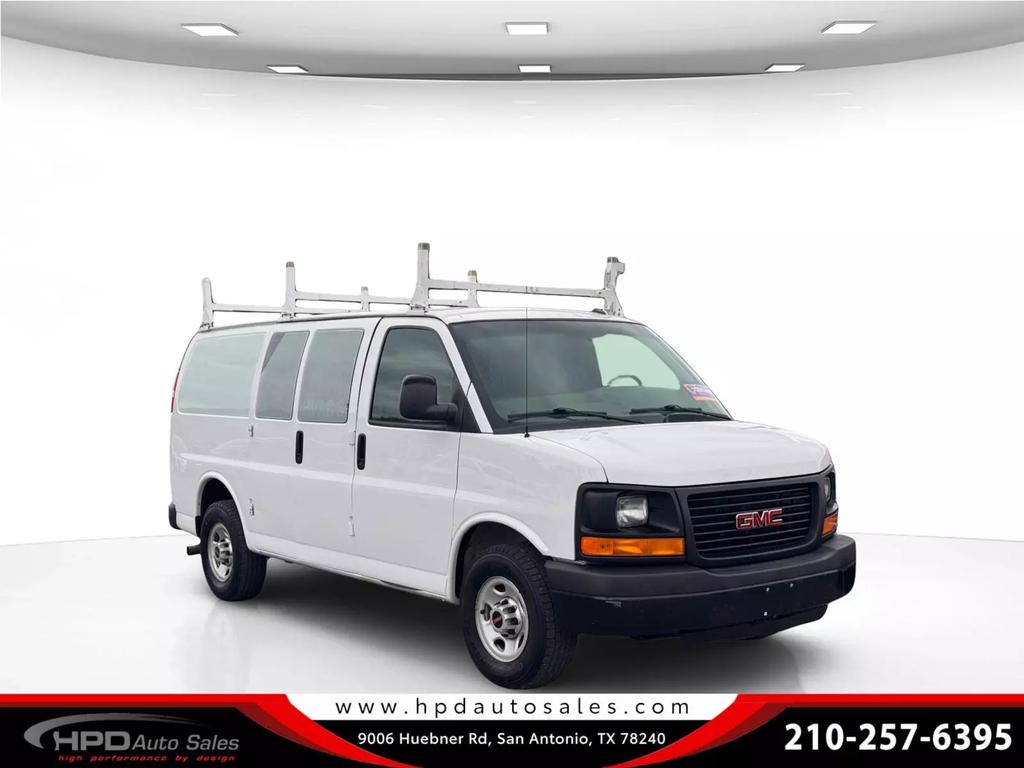 GMC Savana Cargo's photo