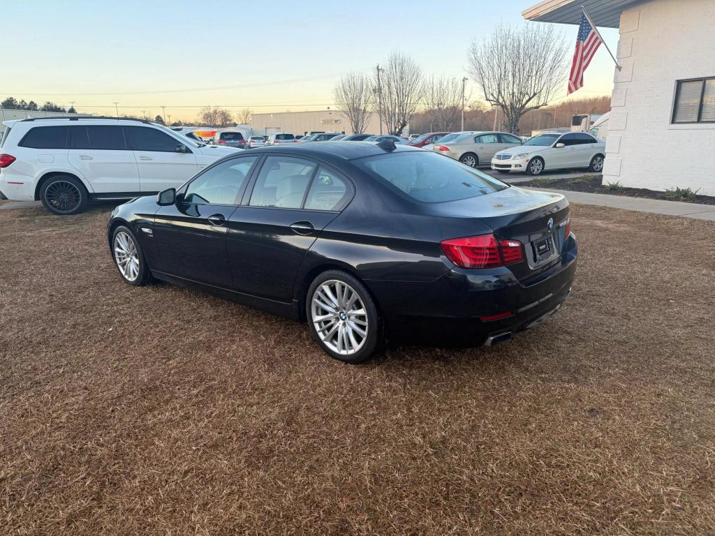 2011 BMW 5 Series 550i photo 2