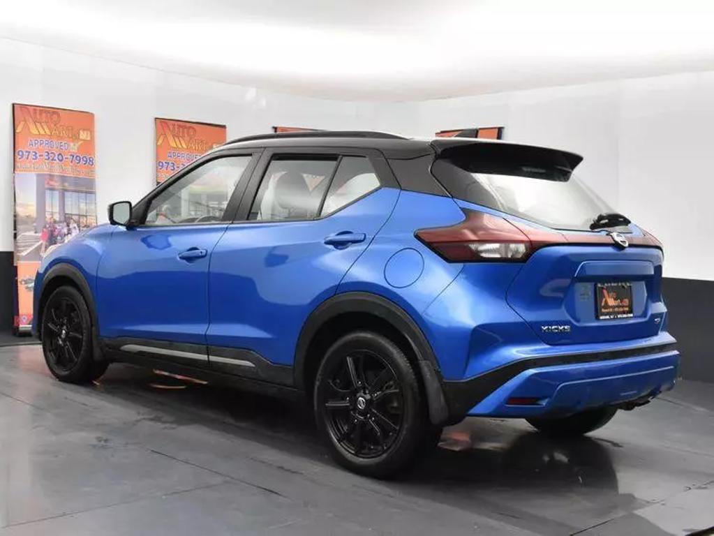 2021 Nissan Kicks SR photo 9