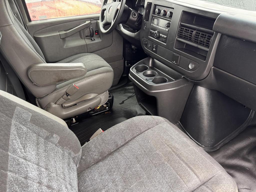 2018 GMC Savana Cargo Work Van photo 9