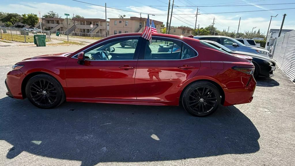 2021 Toyota Camry SE photo 10