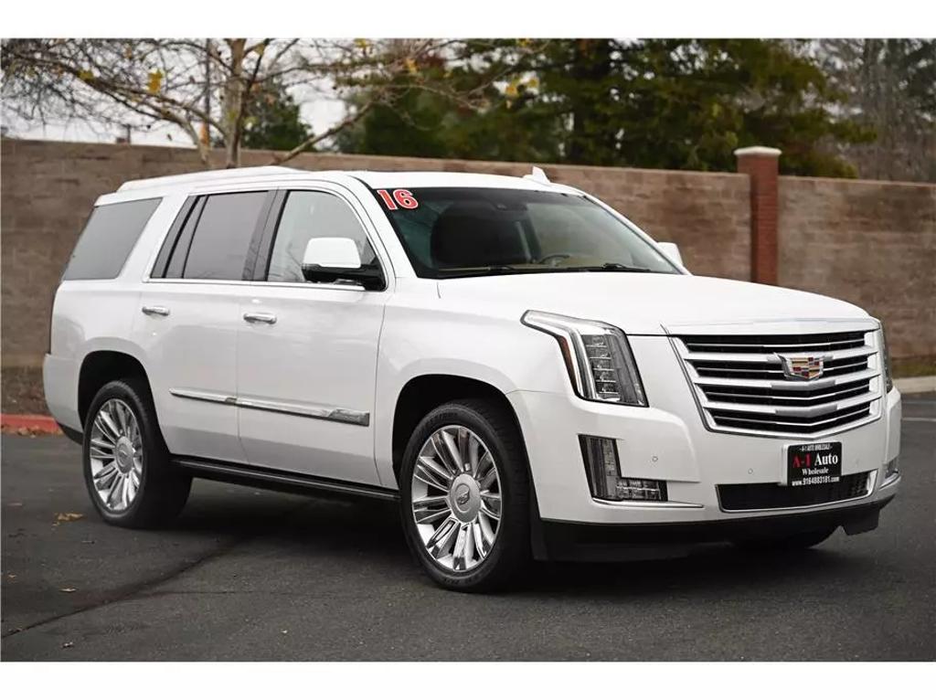 Cadillac Escalade's photo