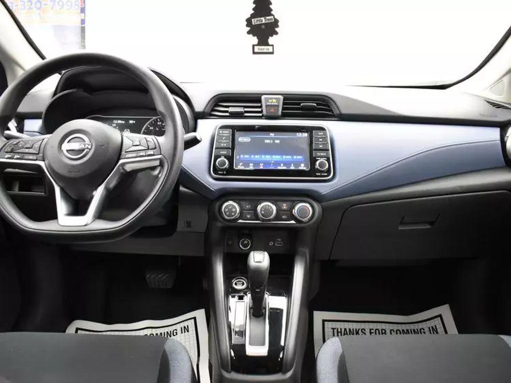 2023 Nissan Versa Sedan SV photo 18