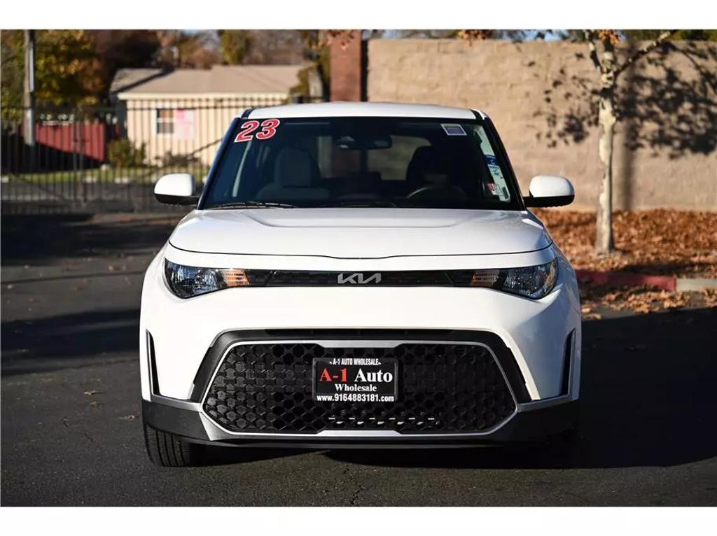 2023 Kia Soul LX photo 2