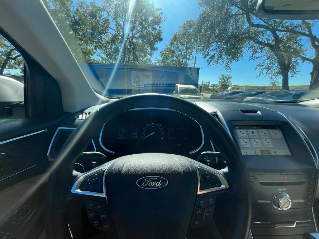 2017 Ford Edge Titanium photo 18