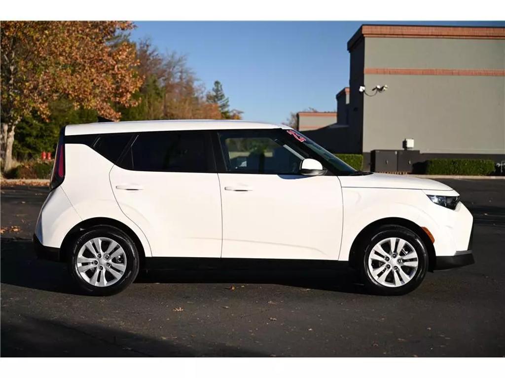 2023 Kia Soul LX photo 8