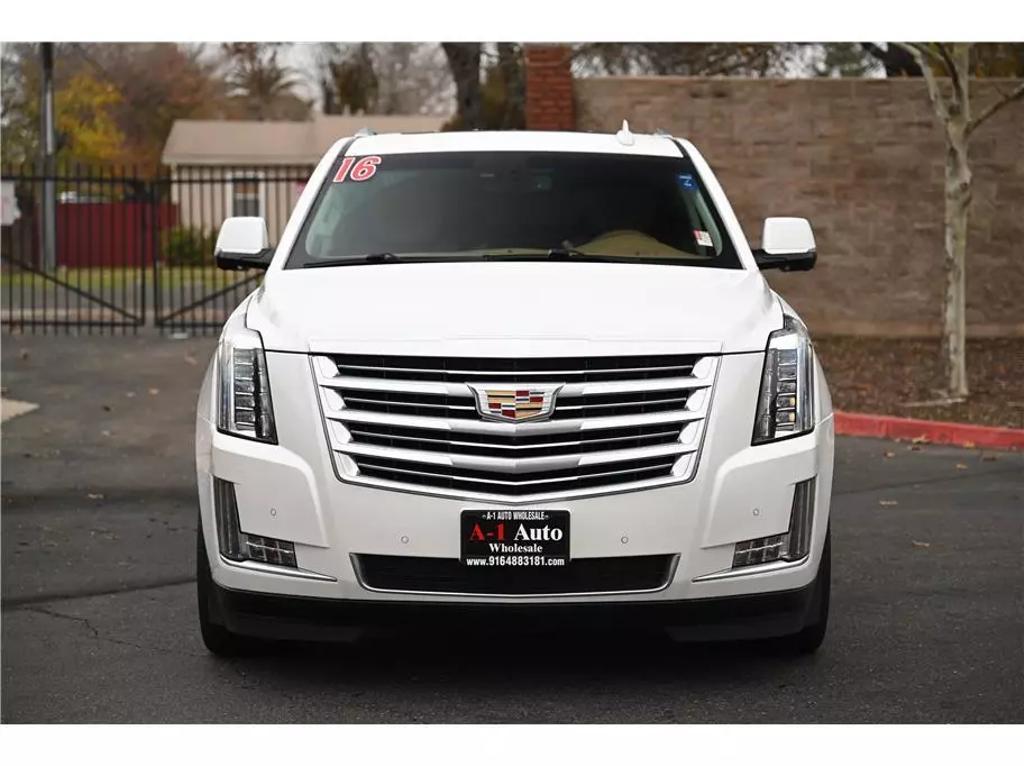 2016 Cadillac Escalade Platinum photo 2