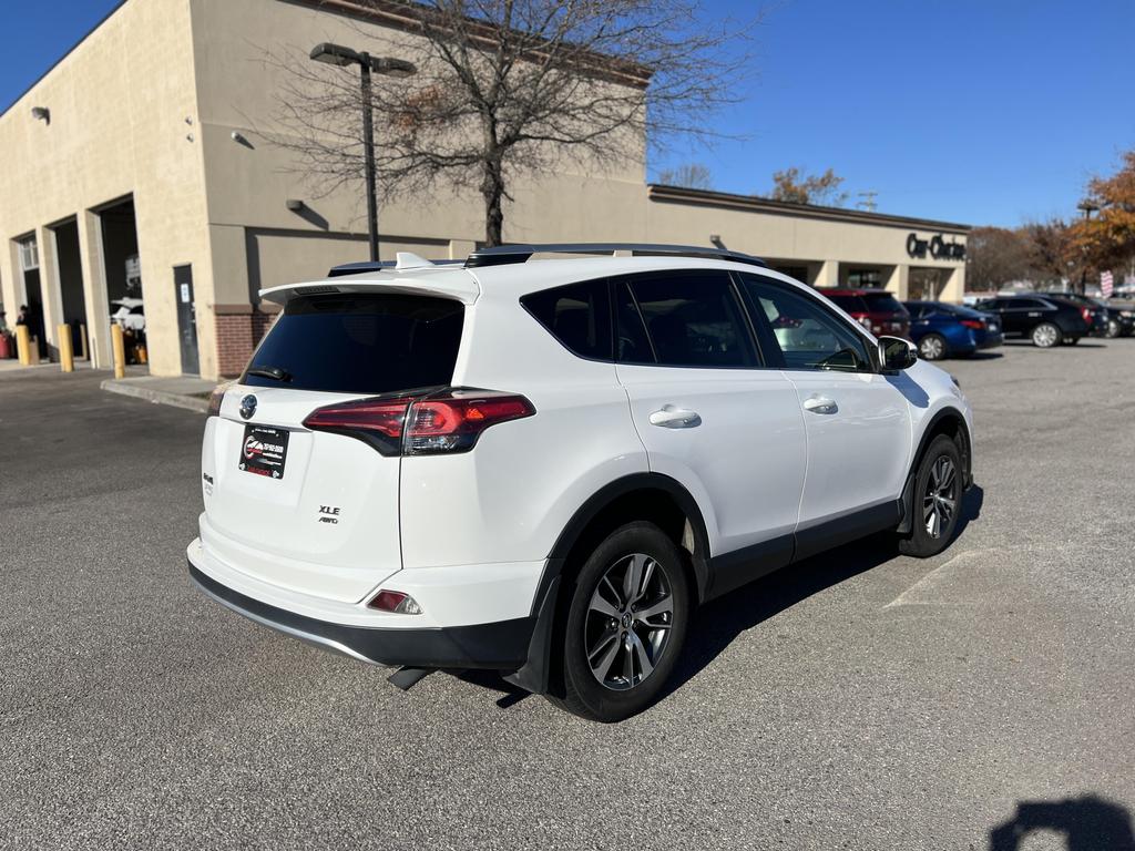 2016 Toyota RAV4 XLE photo 8