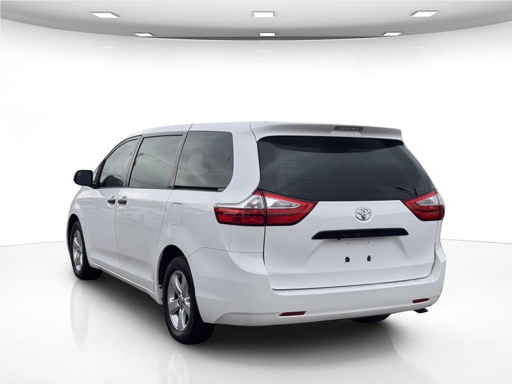 2017 Toyota Sienna L photo 6