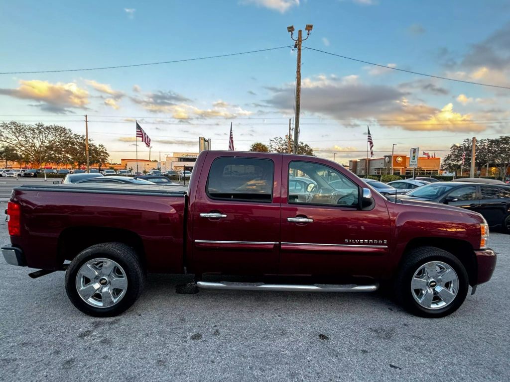 2009 CHEVROLET SILVERADO 1500 CREW CAB PICKUP V8, FLEX FUEL, 5.3 LITER LT PICKUP 4D 5 3/4 FT