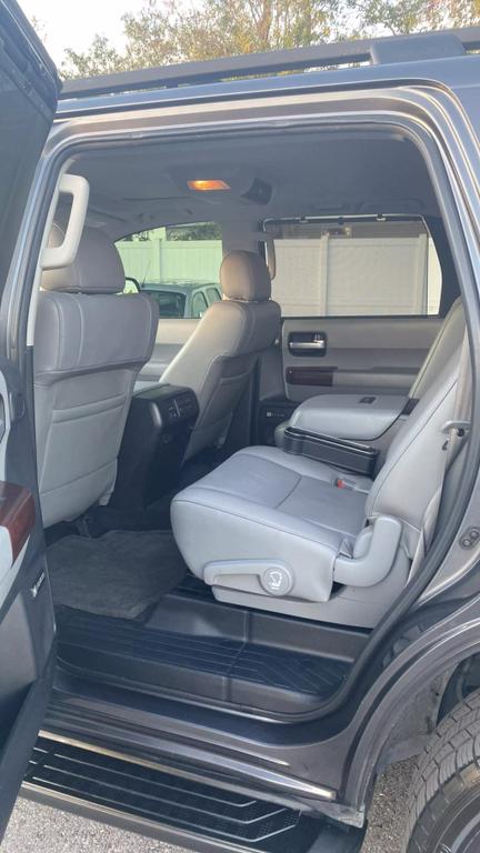 2016 Toyota Sequoia Platinum photo 17