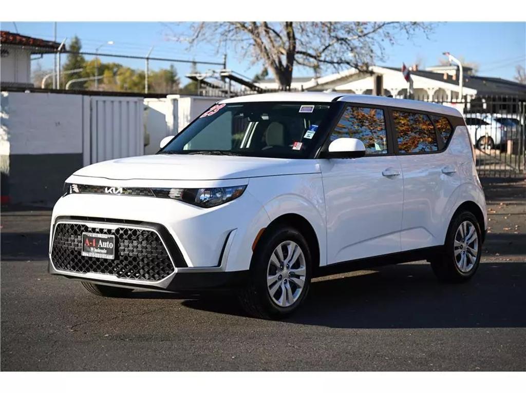 2023 Kia Soul LX photo 3