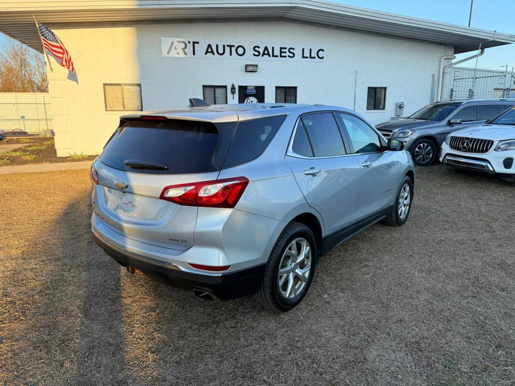 2018 Chevrolet Equinox LT photo 4