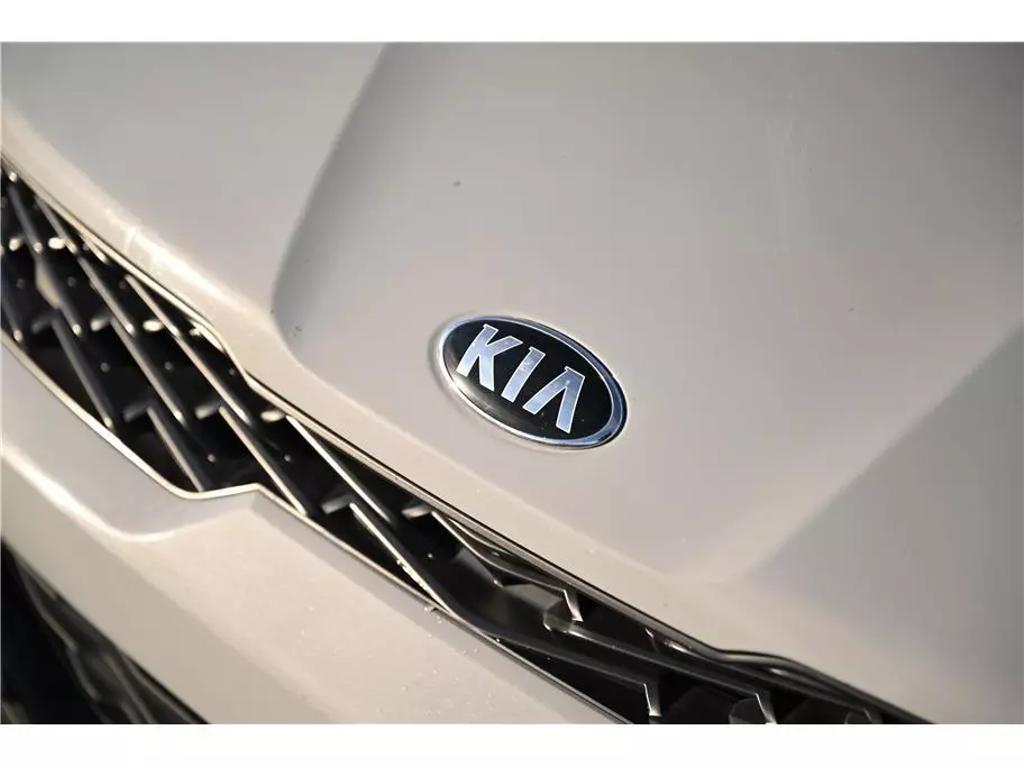 2021 Kia K5 GT-Line photo 10