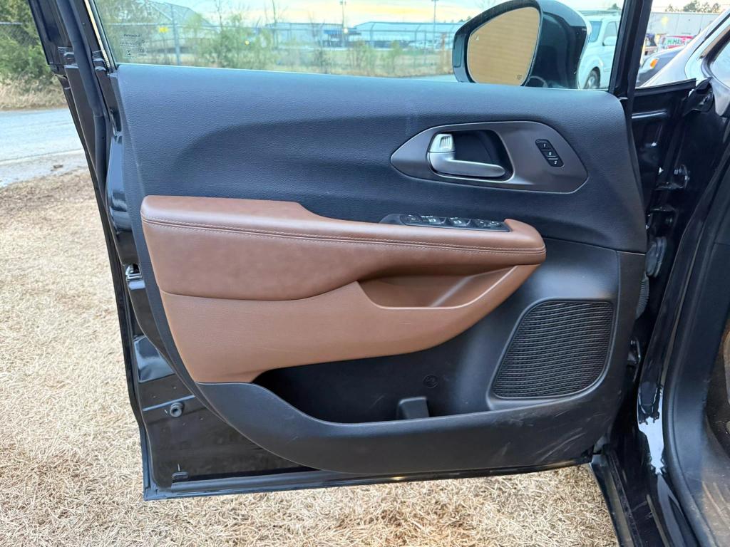 2017 Chrysler Pacifica Limited photo 7