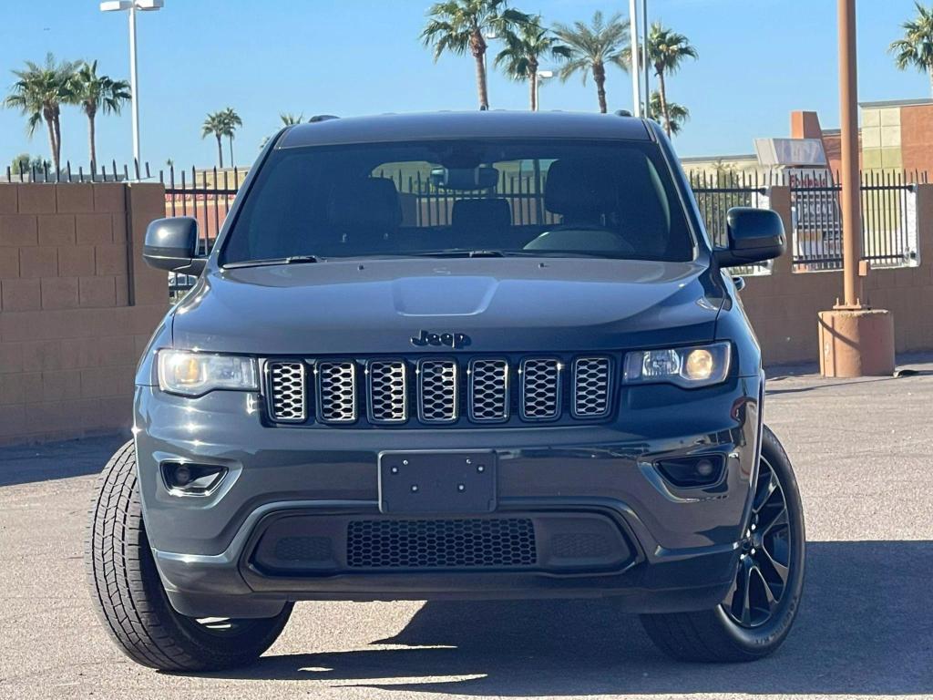 2018 Jeep Grand Cherokee Altitude photo 3