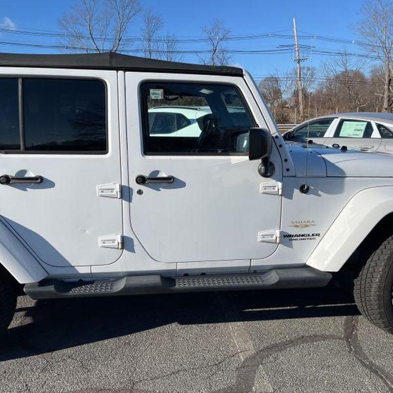 2015 Jeep Wrangler Unlimited Sahara photo 3