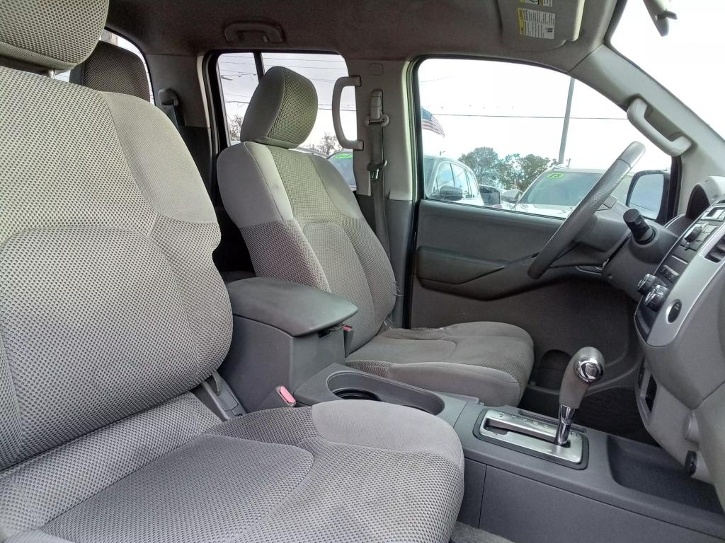 2012 Nissan Frontier S photo 20