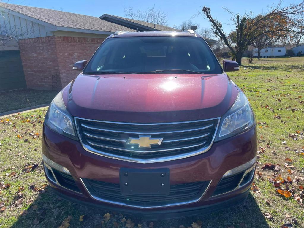 2016 Chevrolet Traverse 1LT photo 2