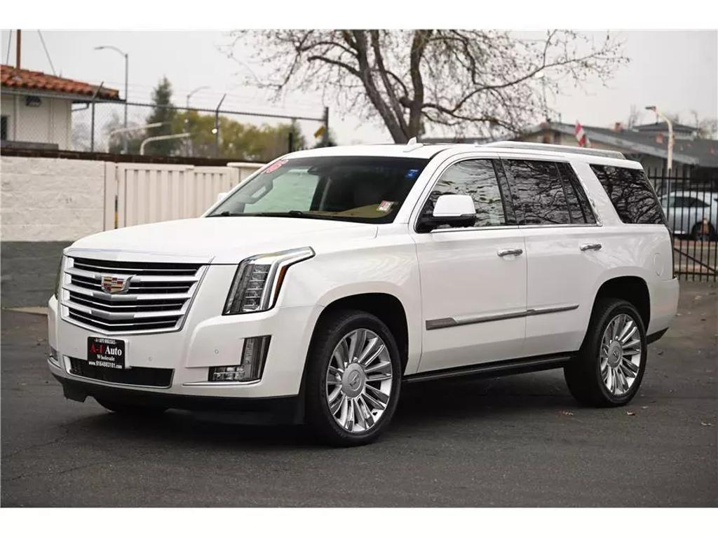 2016 Cadillac Escalade Platinum photo 3