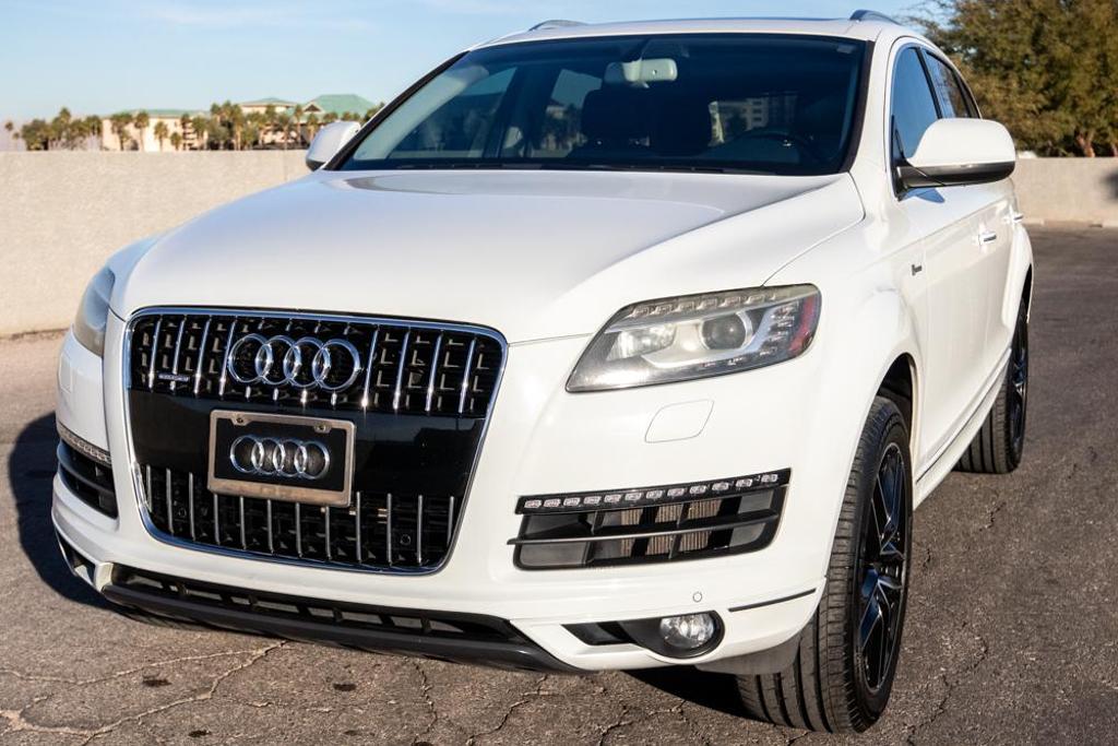 Audi Q7's photo